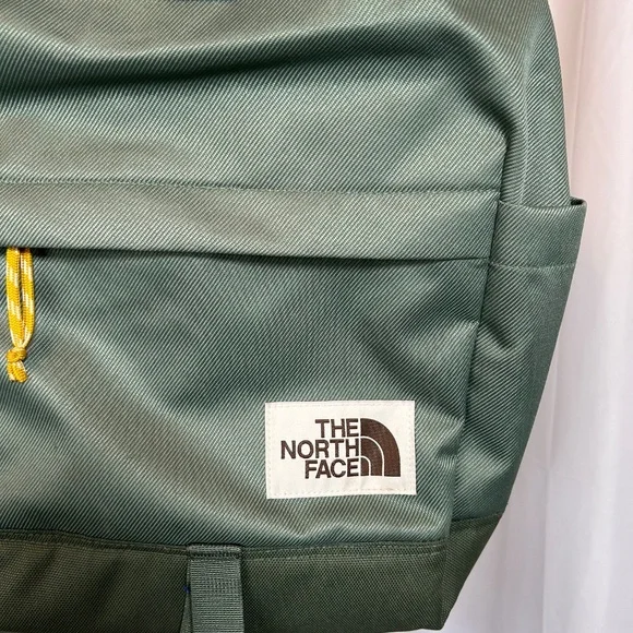 THE NORTH FACE CLASSIC EVERYDAY COMMUTER LAPTOP DAYPACK - Picture 2 of 4